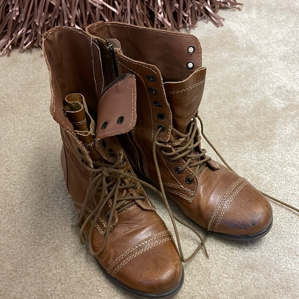Combat boots